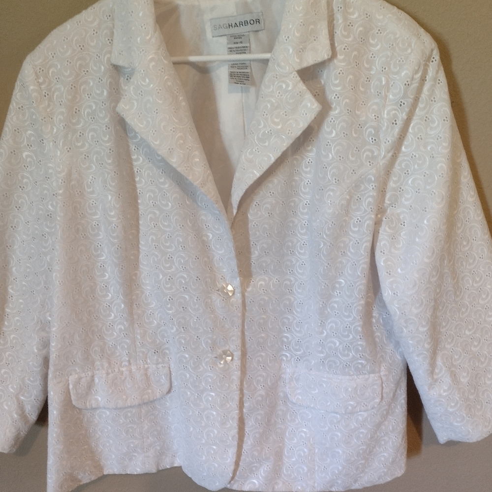 sag harbor blazer beautiful lacy pattern. Size 18